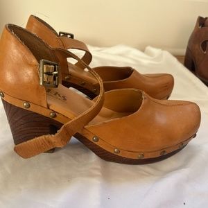 Kork Ease Tan Leather Clogs Heels, Size 8.5